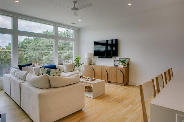 Building Photo - 6039 Lewis St