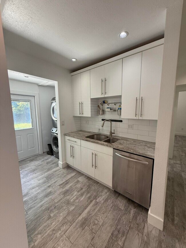 Building Photo - 5967 SW 58th Terrace