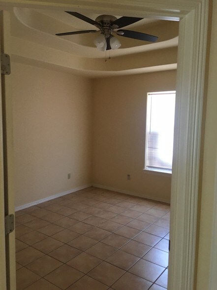 Building Photo - 1406 Tampa St