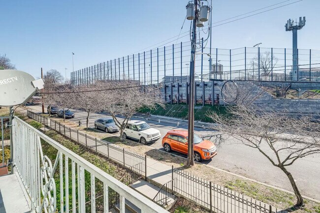 Building Photo - 450a Condon Terrace SE