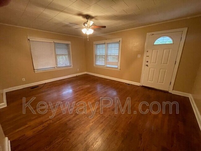 Building Photo - 3517 Trolley Line Rd