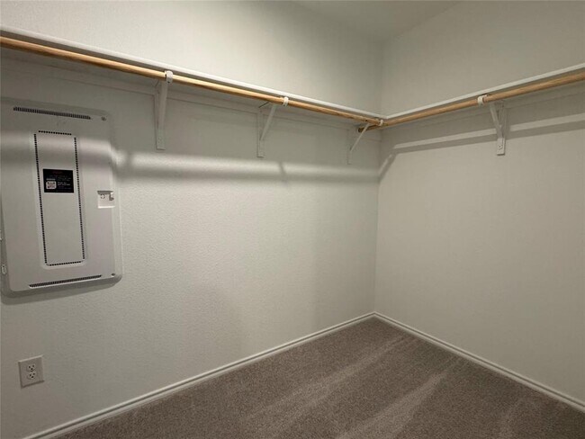 Building Photo - 242 Kings Row Ln