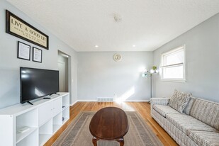 Building Photo - 218 Koster St