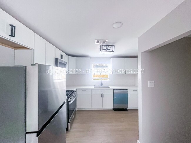 Building Photo - 8117 Detroit St