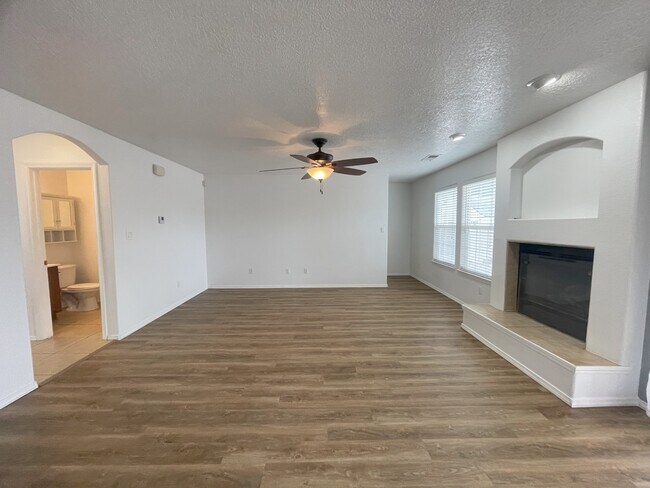Building Photo - 5555 Mansfield Pl NW