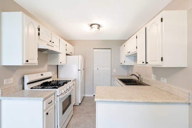 Building Photo - 690 Thorntree Ct