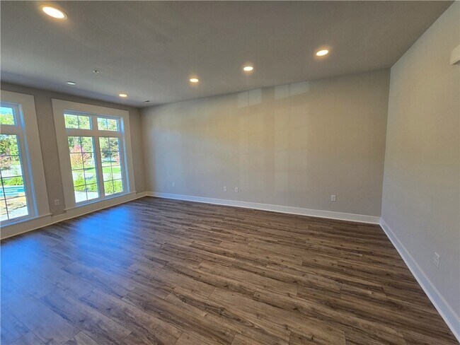 Building Photo - 903 Vaughn Ln