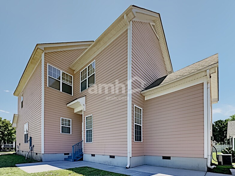 Building Photo - 206 Hydrangea St