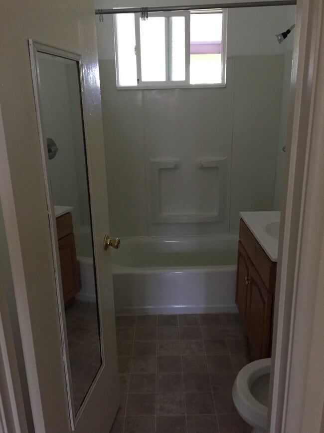 Building Photo - 916 Fair Ave