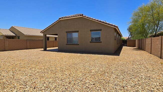 Building Photo - Enjoy the incredible amenities at Estrella Mountain Ranch!