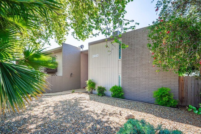 Building Photo - Carmichael Woods