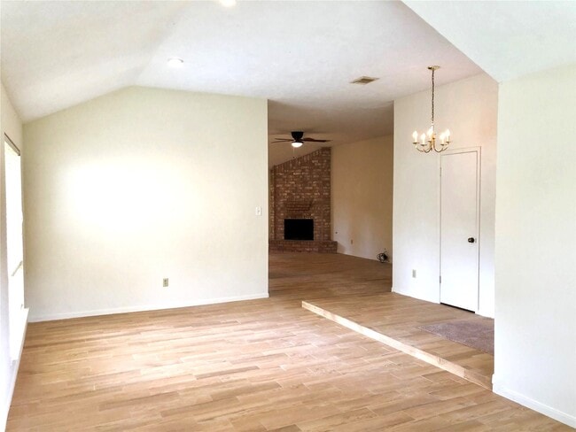 Building Photo - 15650 Pebble Lake Dr