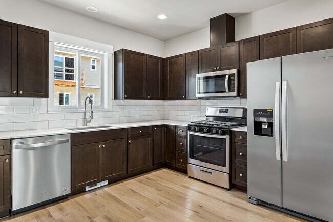 Building Photo - Brand New Townhouse in Yakima!