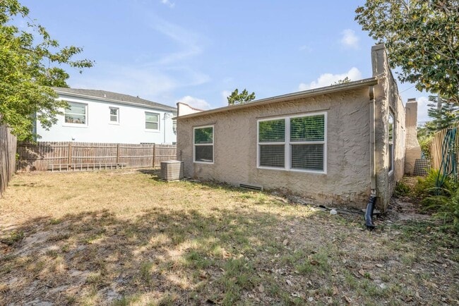 Building Photo - Renovated Spanish-Style 2/1 Beach Bungalow...