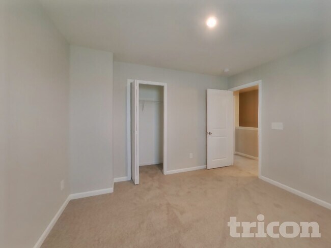 Building Photo - 2512 Solomon Ln