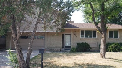 Building Photo - Single Family 3 Bed, 2 Bath w/ Big Backyar...
