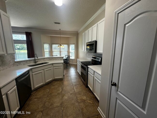 Building Photo - 12080 Scarsdale Dr