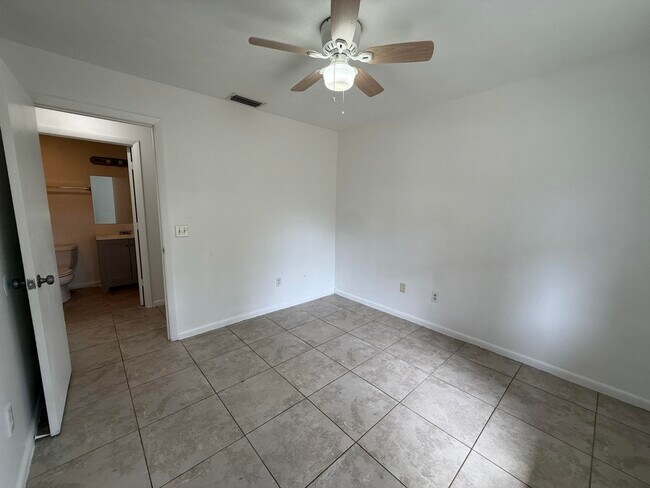 Building Photo - 2564 Navajo Ave