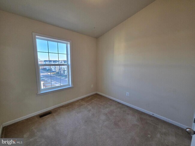 Building Photo - 129 Schramm Lp