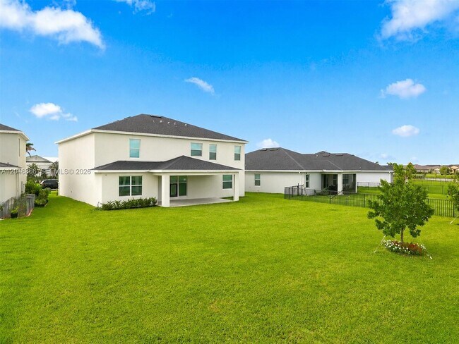Building Photo - 12303 SW Roma Cir