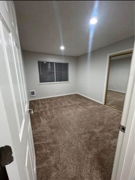 Primary Photo - 14850 Oka Rd