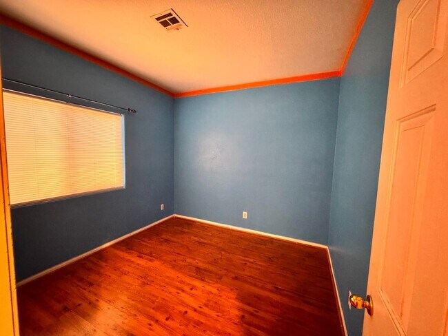 Building Photo - One Story Home For Rent