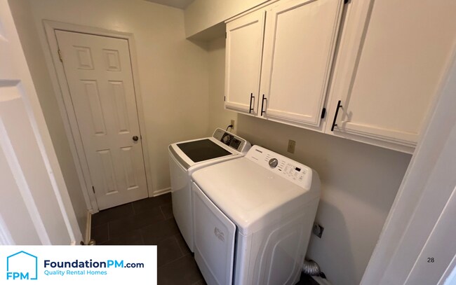 Building Photo - 8653 Chris Suzanne Cir