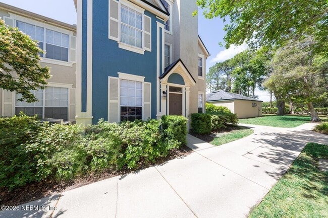 Building Photo - 13703 Richmond Park Dr N