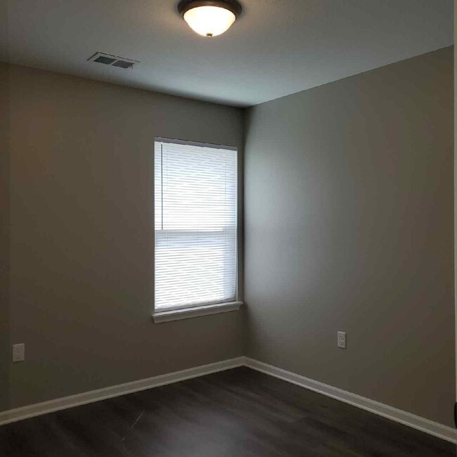 Building Photo - 897 W Gay St