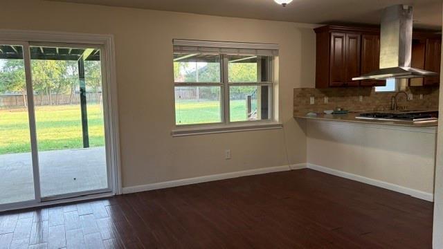 Building Photo - 13980 Red Wood Cir N