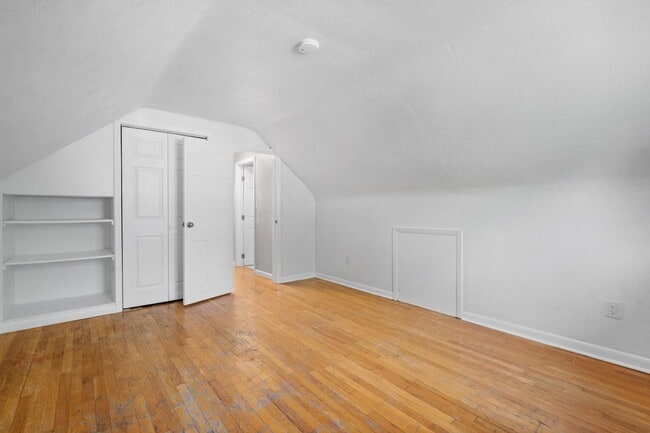Building Photo - Charming 4-Bedroom Home in Desirable Neigh...