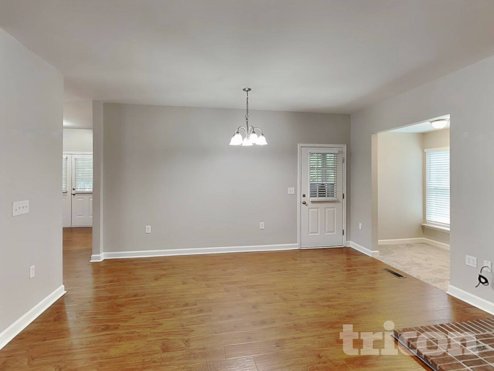 Building Photo - 8203 Knollwood Cir