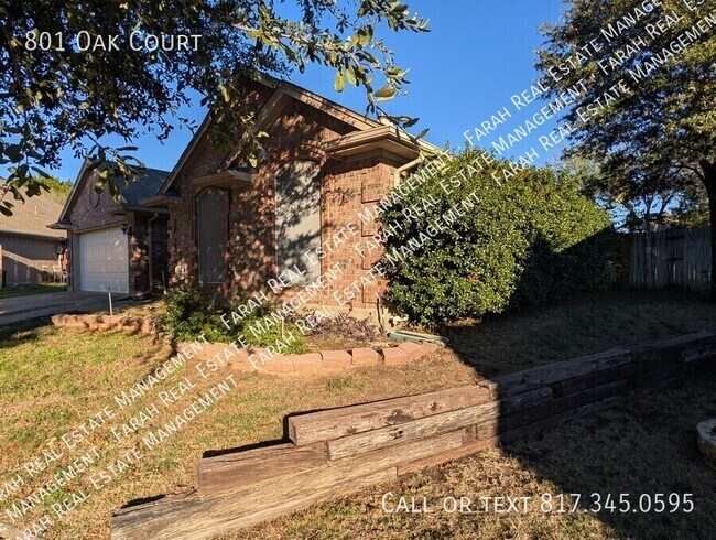 Building Photo - 801 Oak Ct