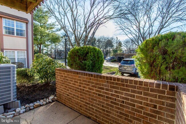 Building Photo - 33 Dogwood Ln