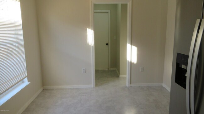 Building Photo - 1777 Sawgrass Dr SW