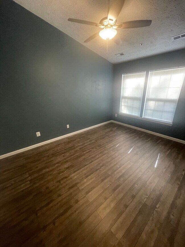Building Photo - 519 Twinleaf Dr