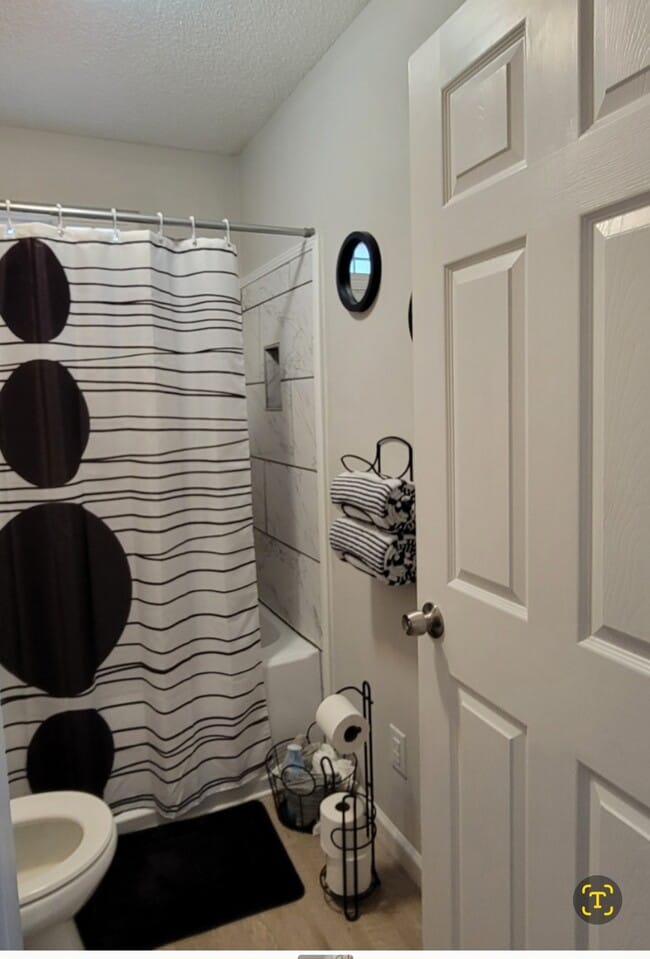 Full Bathroom - 117 Oberlin Rd