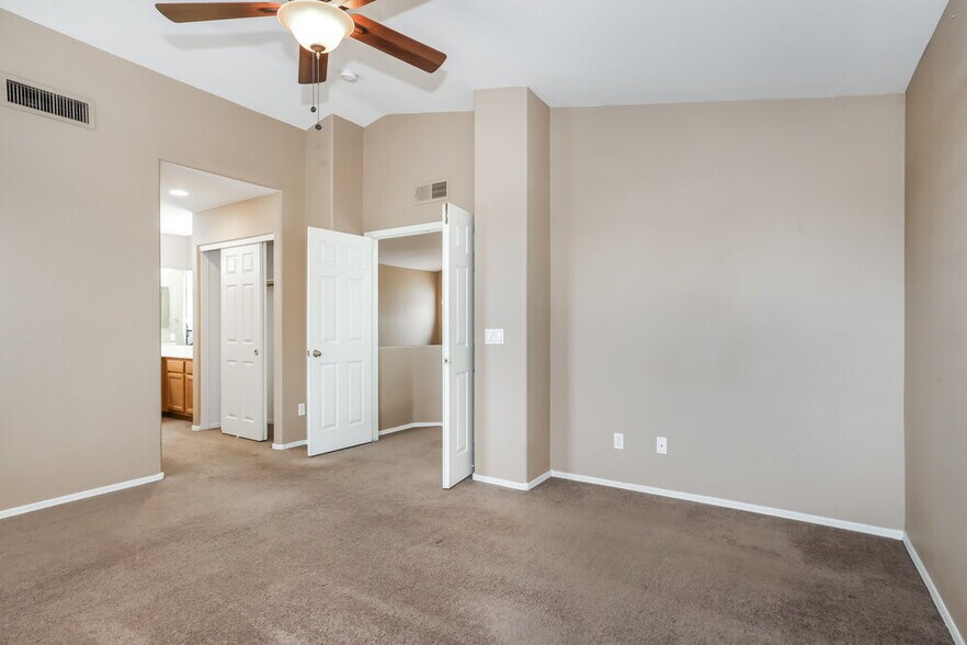 Building Photo - 250 W Juniper Ave