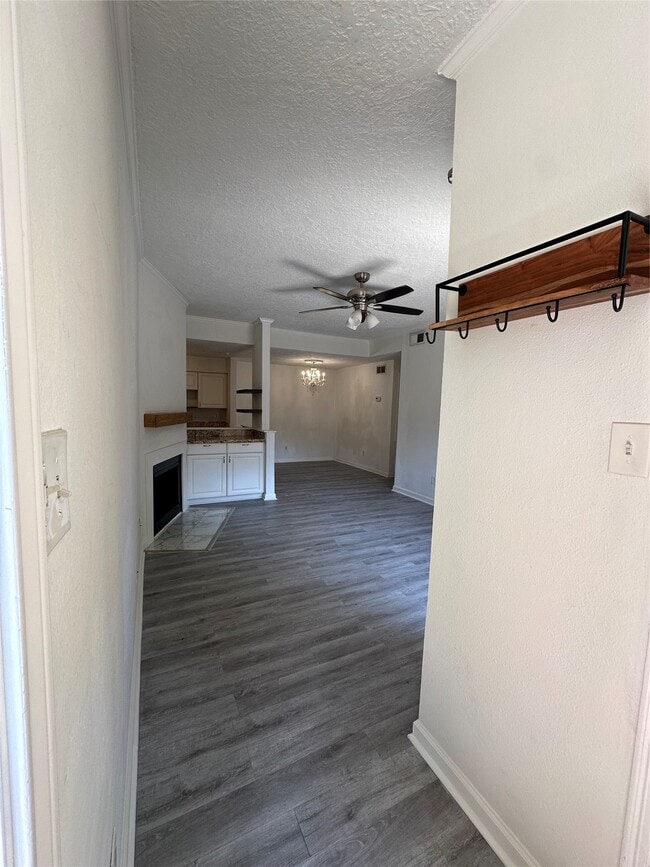 Building Photo - 2125 Augusta Dr