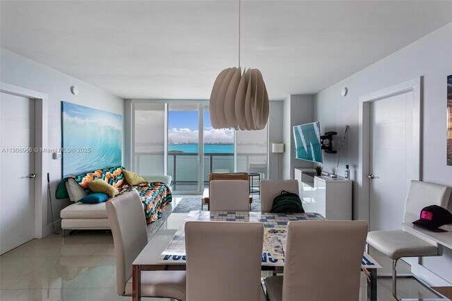 Building Photo - 1800 N Bayshore Dr