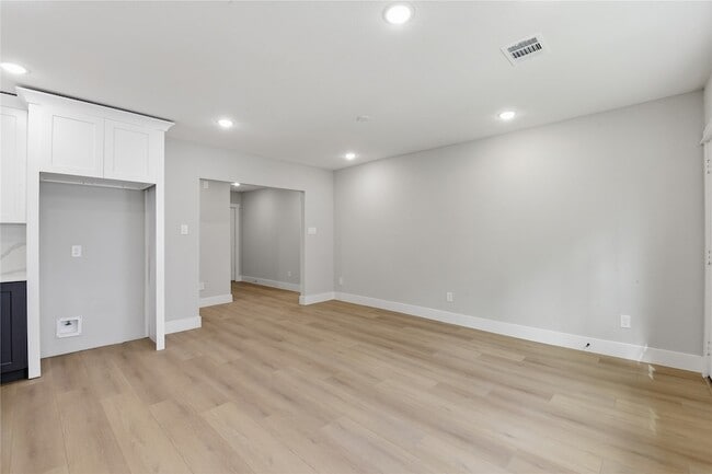 Building Photo - 4610 Providence St