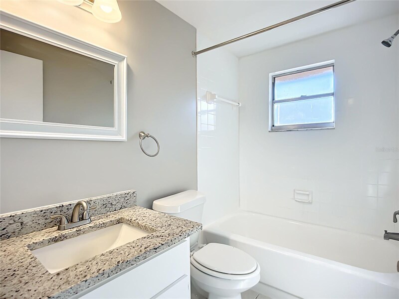 Building Photo - 632 Ephrata Dr