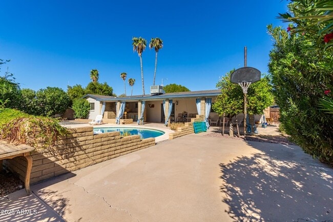 Building Photo - 2311 W Del Oro Cir