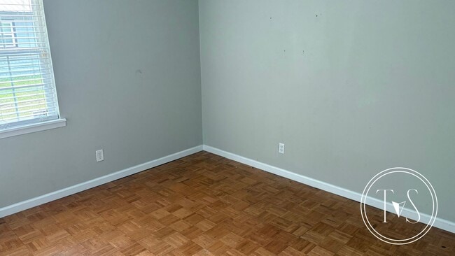 Building Photo - FALL MOVE-IN SPECIAL: 50% OFF 1st FULL MON...