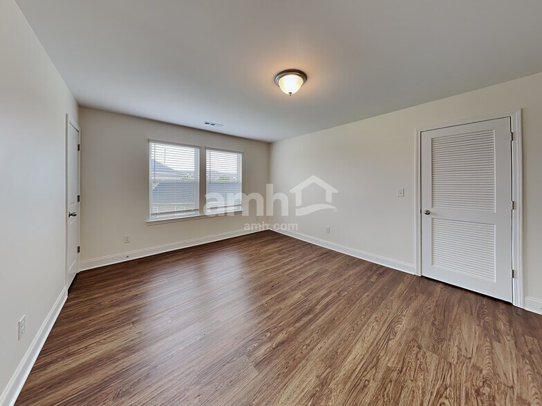Building Photo - 5105 Jack Byrnes Dr