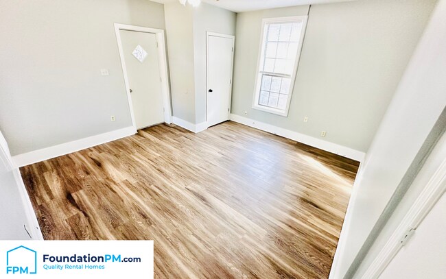 Building Photo - 888 Looney Ave