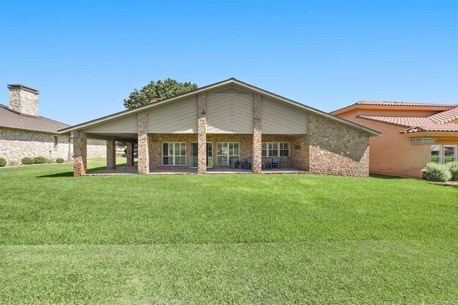 Building Photo - 203 Longhorn