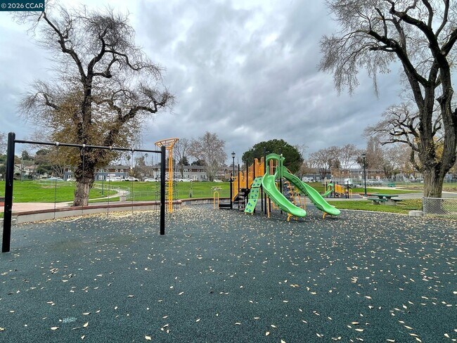 Building Photo - 25 Baldwin St