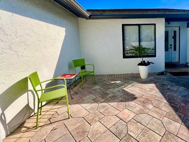 Building Photo - 5570 SW 9th Ct