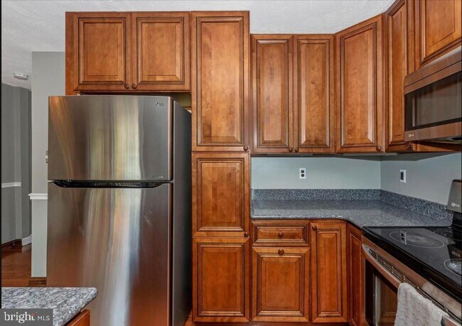 Building Photo - 381 W Thornhill Pl
